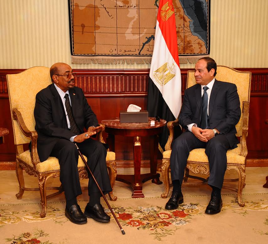 خلال لقائه بالسيسي .. البشير يطالب بتفعيل الاتفاقيات المبرمة بين مصر والسودان للارتقاء بالتعاون المشترك
