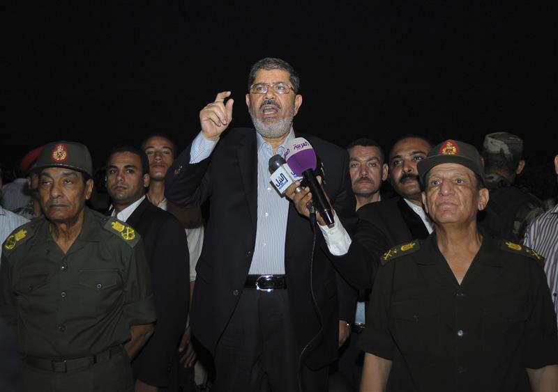 الرئيس مرسي يقوم بحركة تغييرات واسعة تشمل قيادات القوات المسلحة المصرية