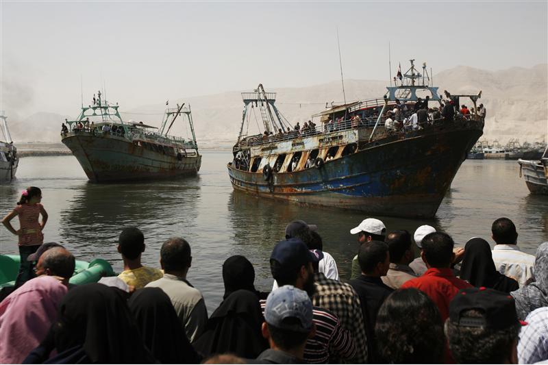 الخارجية: الإفراج عن 16 صيادا مصريا محتجزين بتونس لخرقهم المياه الإقليمية