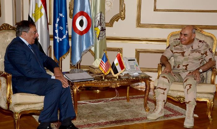 صدقي صبحي يبحث مع وزير الدفاع الأمريكي الأسبق العلاقات الثنائية والأوضاع الراهنة