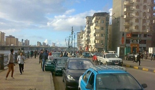 شاهد عيان: مقتل شخص وإصابة آخرين في اشتباكات بين الأهالي وأنصار الإخوان بمدينة دمياط