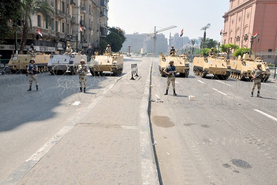 قوات الجيش والشرطة تواصل غلق ميدان التحرير لليوم الثالث