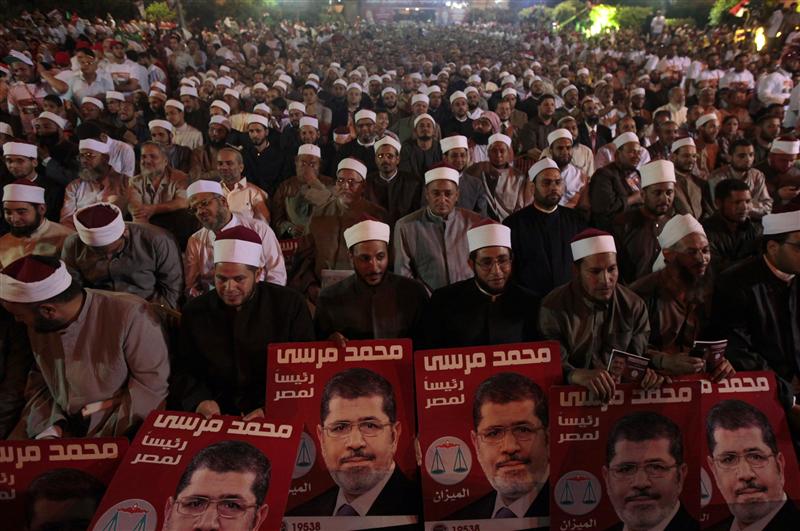حملة مرسى: أي انقلاب على الشرعية سيقابل في الميادين بحزم 