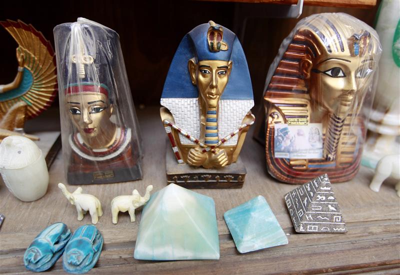 مصر تسترد من بريطانيا 15 قطعة أثرية فرعونية بعد عرضها بقاعات للمزادات