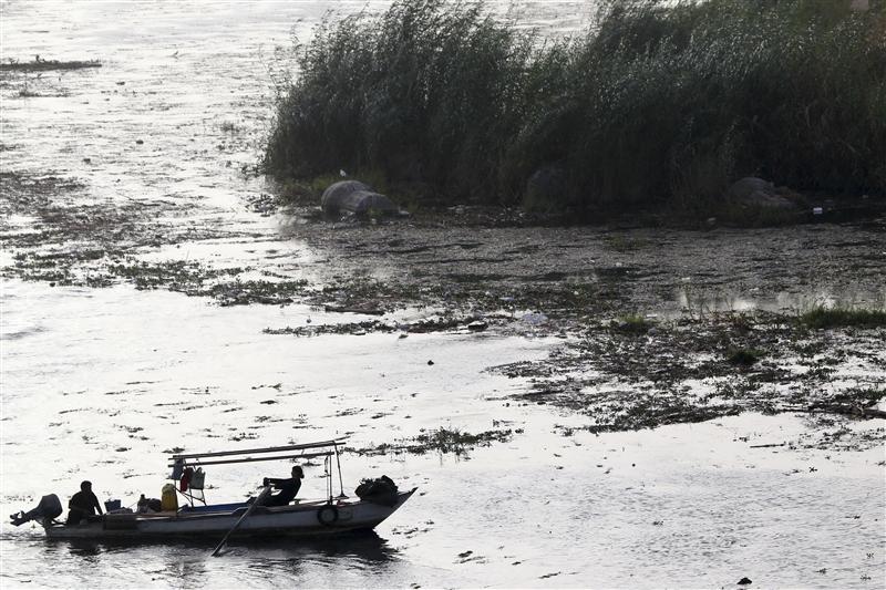 وكالة: مقتل 40 في غرق قارب مصري يقل مهاجرين غير شرعيين قبالة السواحل المصرية الليبية