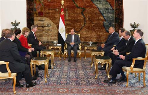 السيسي: مصر ملتزمة بإقامة دولة مدنية تقوم على سيادة القانون