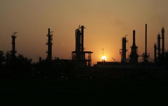 مصر تتوقع وصول شحنات النفط الخام الليبي والعراقي في يونيو