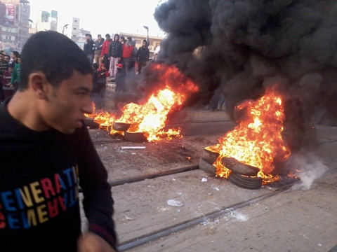 مسلحون يضرمون النيران في جراج سيارات بمدينة كرداسة ويطلقون أعيرة نارية ضد الأهالي