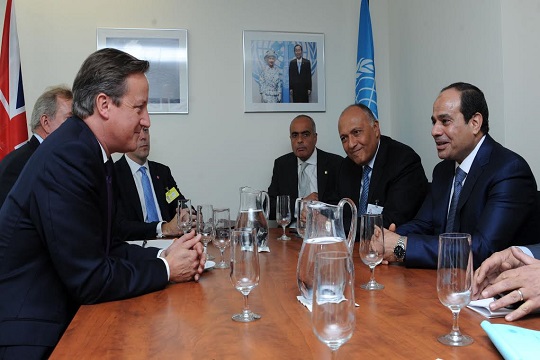 شكري يبحث هاتفيا مع وزير الخارجية البريطاني سبل تطوير العلاقات الثنائية