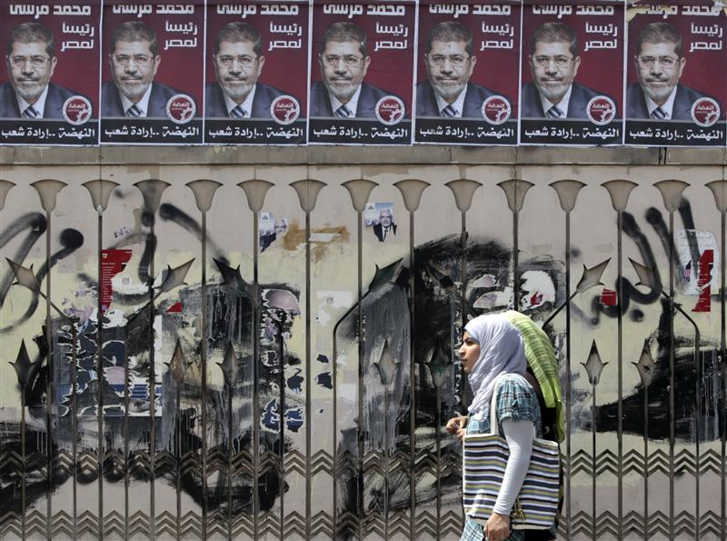مؤتمر صحفي لمرسي الليلة وتعليق حملته الانتخابية احتجاجا على الحكم 