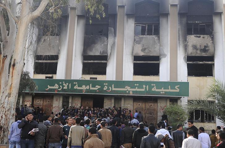 محدّث -مقتل طالب في اشتباكات بين الشرطة وطلاب إسلاميين في القاهرة 