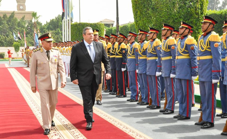 السيسي ووزير الدفاع اليوناني يؤكدان على ضرورة مساندة حكومة ليبيا وجيشها الوطني