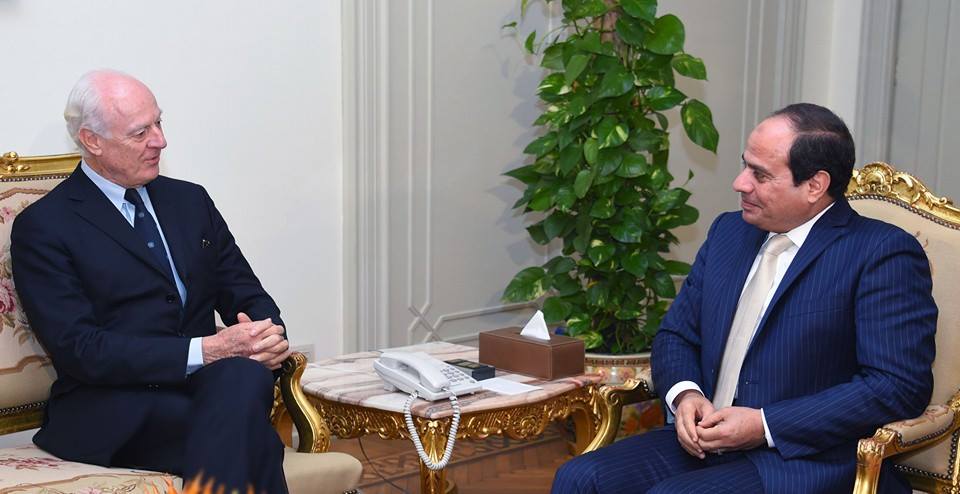 السيسي يؤكد لميستورا أهمية التوصل إلى تسوية سياسية في سوريا 
