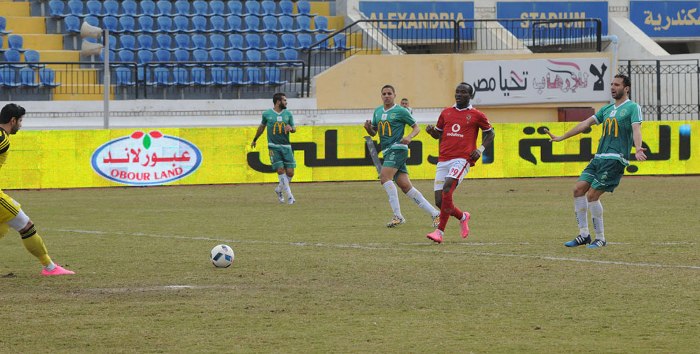 الأهلي يتصدر الدوري مؤقتا بالفوز على الاتحاد السكندري بهدف 