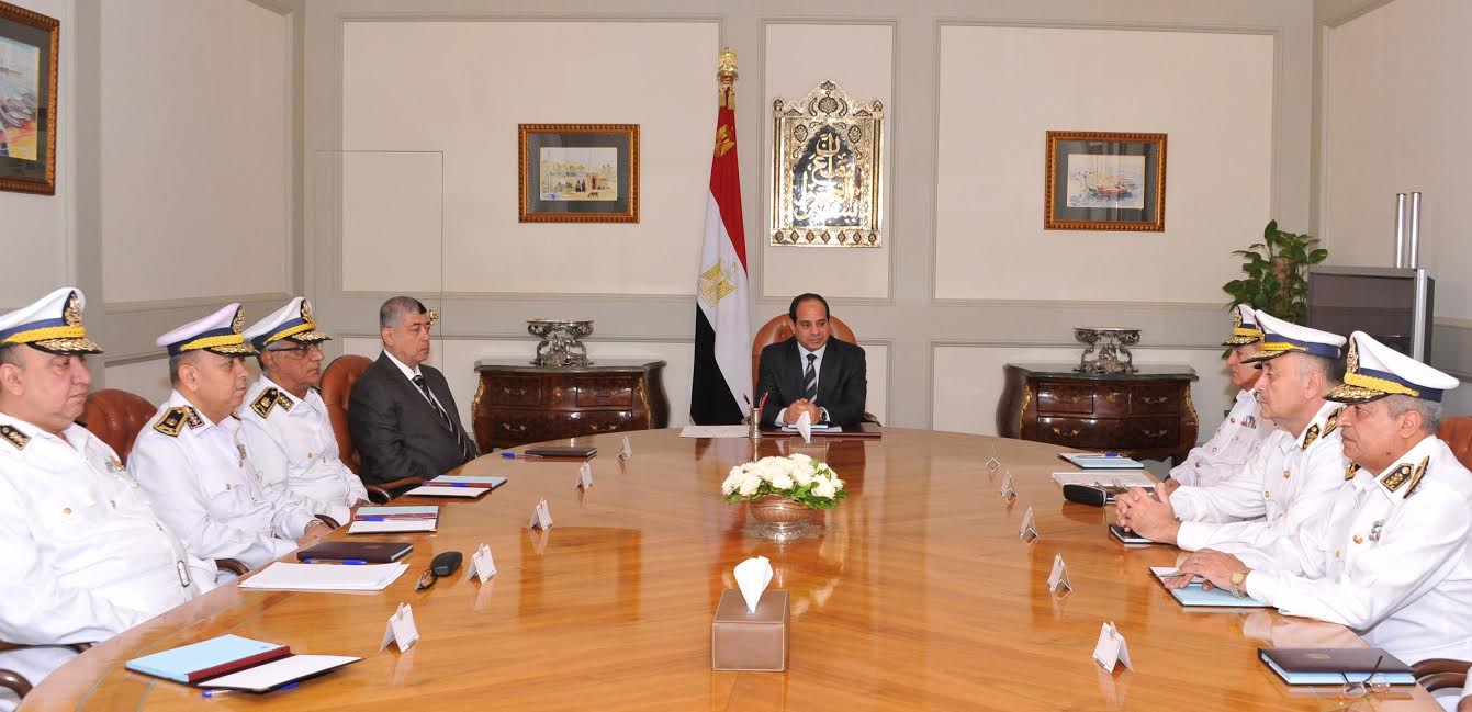 الرئيس السيسي يجتمع بوزير الداخلية وقيادات الشرطة لمناقشة الوضع الأمني