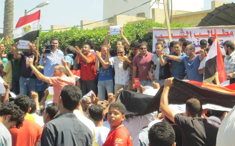 محتجون يغلقون مبنى المحافظة ومجالس المدن في البحيرة وكفر الشيخ