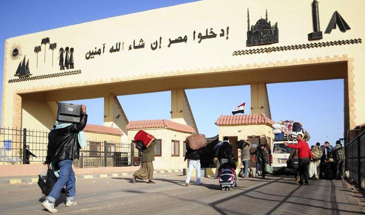 المخابرات الحربية بمطروح تنهي أزمة الشاحنات المصرية المحتجزة بليبيا
