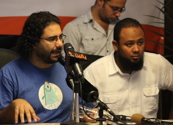 نقيب الصحفيين يمنع دخول الناشط علاء عبد الفتاح إلى النقابة