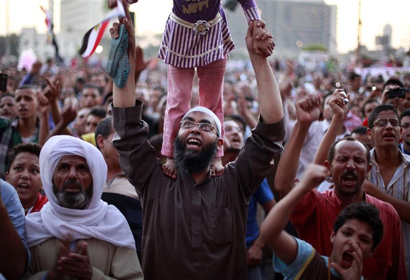 إسلاميون متشددون يحاصرون حفلا غنائيا برعاية محافظ المنيا بدعوى التبشير