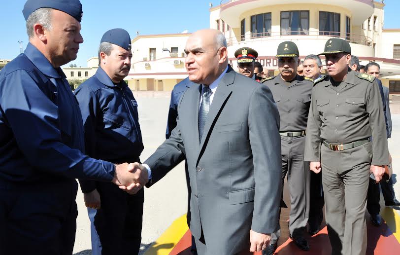 وزير الدفاع يتوجه إلى إسبانيا في زيارة رسمية