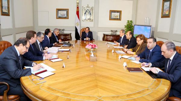 الرئاسة: السيسي يجتمع مع محلب ووزيري الاستثمار والتعاون الدولي 