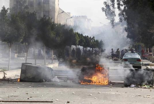 إطلاق الغاز المسيل للدموع لتفريق تظاهرة لطلاب من الأزهر مؤيدين للإخوان 