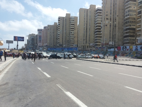 أمن الأسكندرية يلقي القبض على 25 شخصا حاولوا قطع الطريق الصحراوي وأتلفوا سيارة شرطة