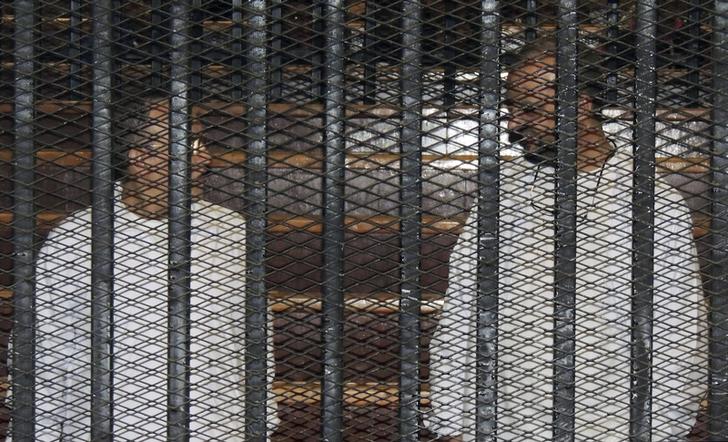 براءة أنس البلتاجي وتأييد حكم حبس والدته 6 أشهر في قضية التعدي على حرس سجن طرة