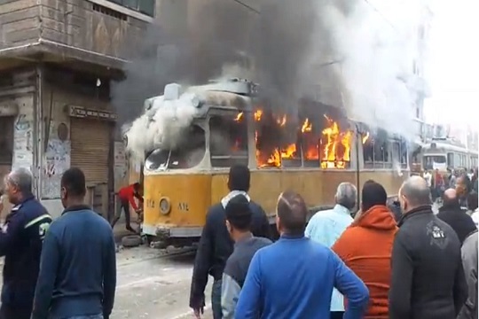 مجهولون يشعلون النار في ترام الإسكندرية دون وقوع إصابات