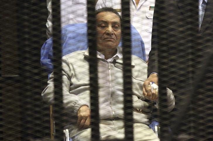 عاجل - مصدر أمني: نقل مبارك لمستشفى المعادي العسكري بناء على طلبه