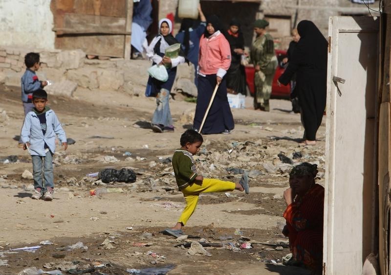 المصور الحربي الذي تحول إلى مخرج يوجه الكاميرا على أحياء مصر الفقيرة