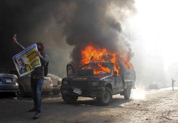 مجهولون يشعلون النار في سياراتين تابعتين لشركة فالكون بطنطا