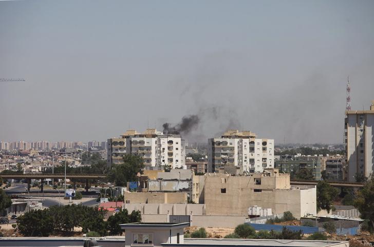 قوات تونسية تطلق الغاز لمنع مصريين فارين من ليبيا من دخول البلاد