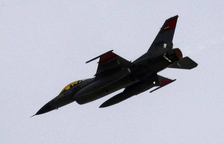 مسؤولان عسكريان: 6 مقاتلات طراز إف 16 بلوك 52 نفذت الضربة الجوية على معاقل 