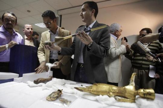 مصر تستعيد 15 قطعة أثرية من إنجلترا وتمثال أوشابتي من جنوب أفريقيا