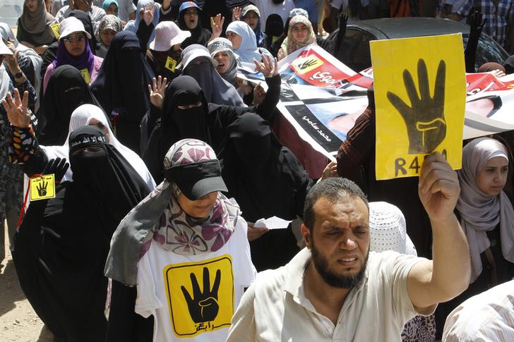السجن بين عامين وستة أعوام بمصر لخمسة وأربعين محتجا مؤيدا لمرسي