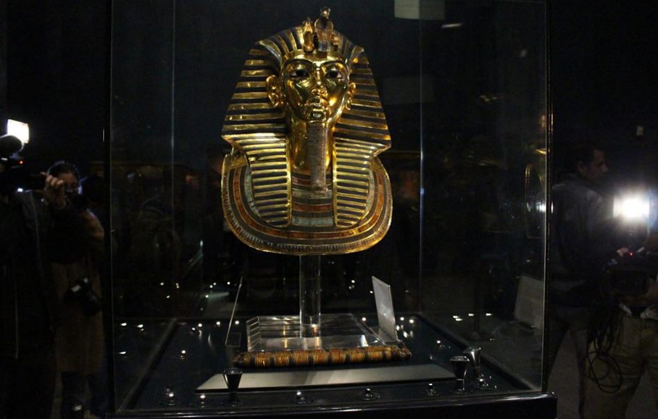 وزير الآثار: نجاح ترميم القناع الذهبي لتوت عنخ آمون..وعودته للمتحف المصري