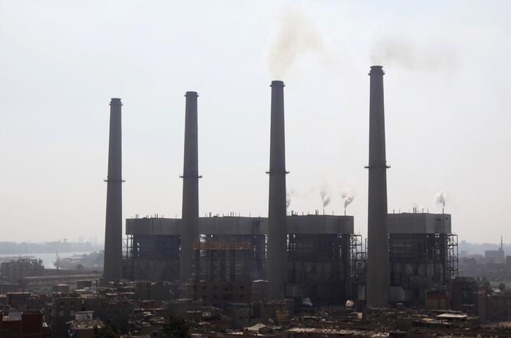الجارديان: مصر تعاني انقطاعا متكررا للكهرباء بسبب أسوأ أزمة في الطاقة منذ عقود