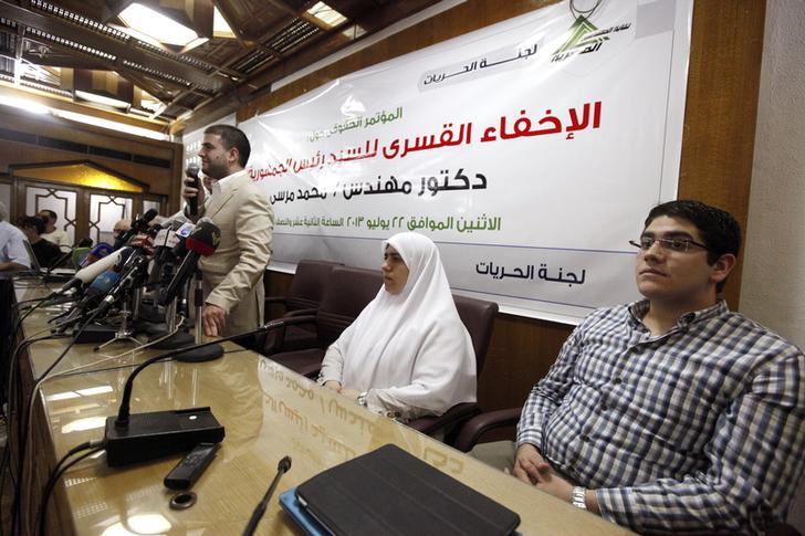 مديرية أمن القليوبية تتسلم نجل مرسي لتنفيذ حكم بحبسه عاما لإدانته بحيازة مخدرات
